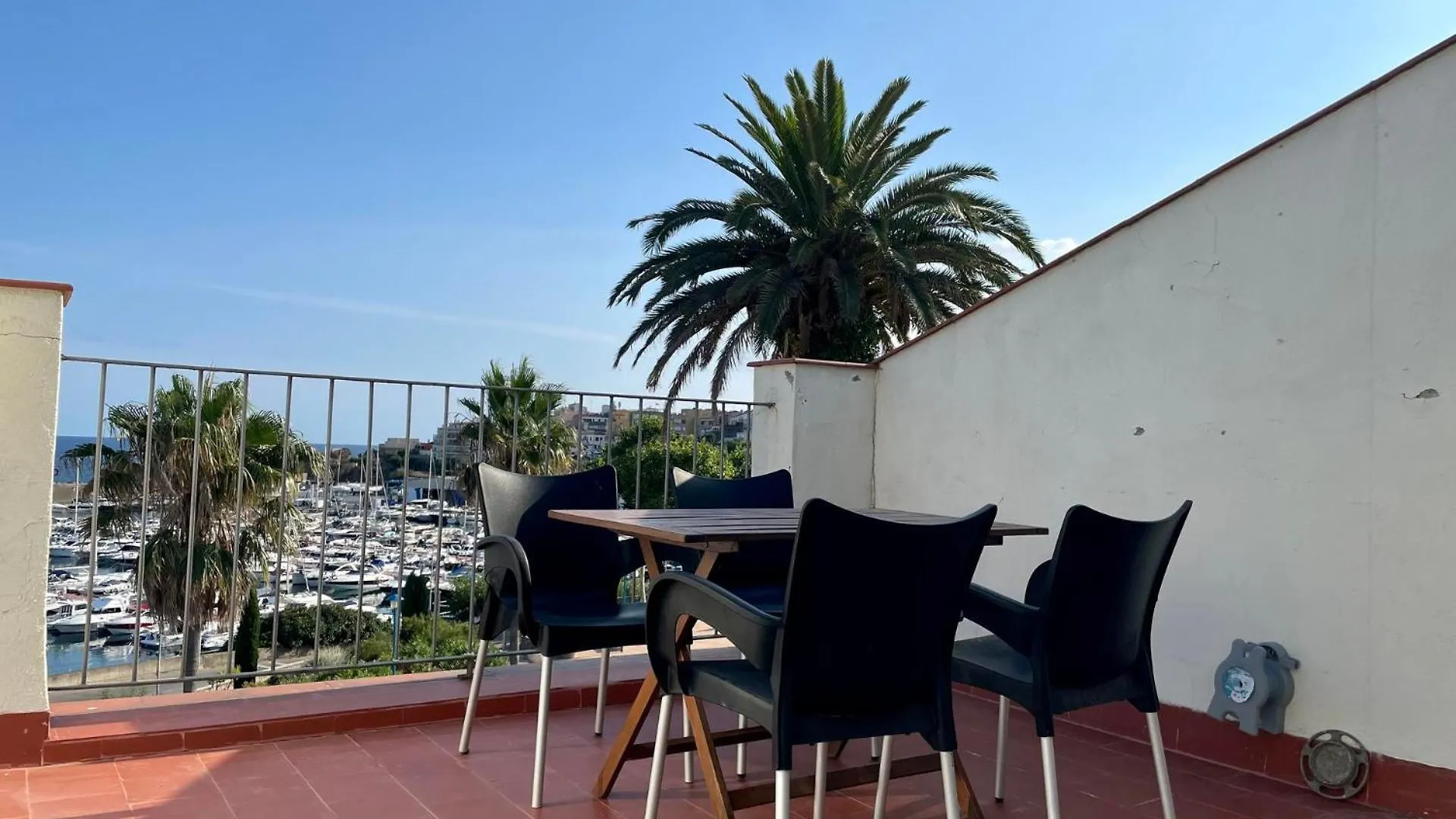 Apartamentos Port Marina Palamós 0*,  Španělsko